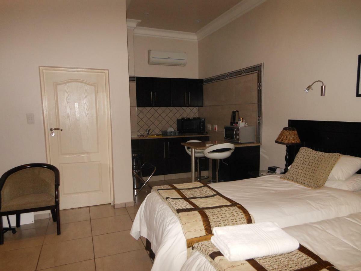 Goodey'S Guesthouse Pretoria-Noord Exterior foto